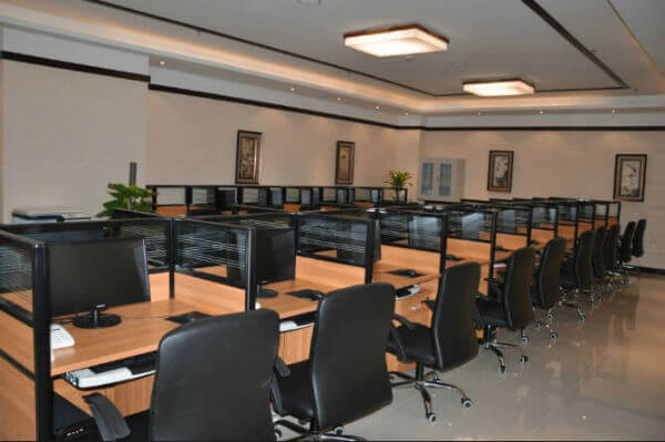 京城貸公司辦公區(qū)域監(jiān)控及工位前的電話通訊與網(wǎng)絡(luò)安裝